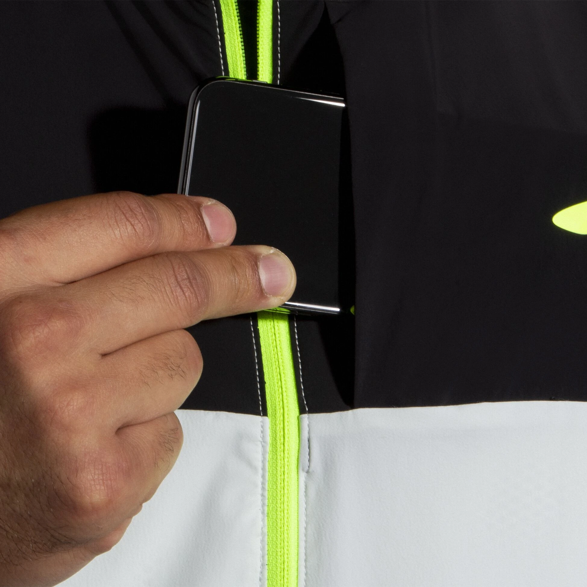 Brooks Carbonite Vest - Image 7