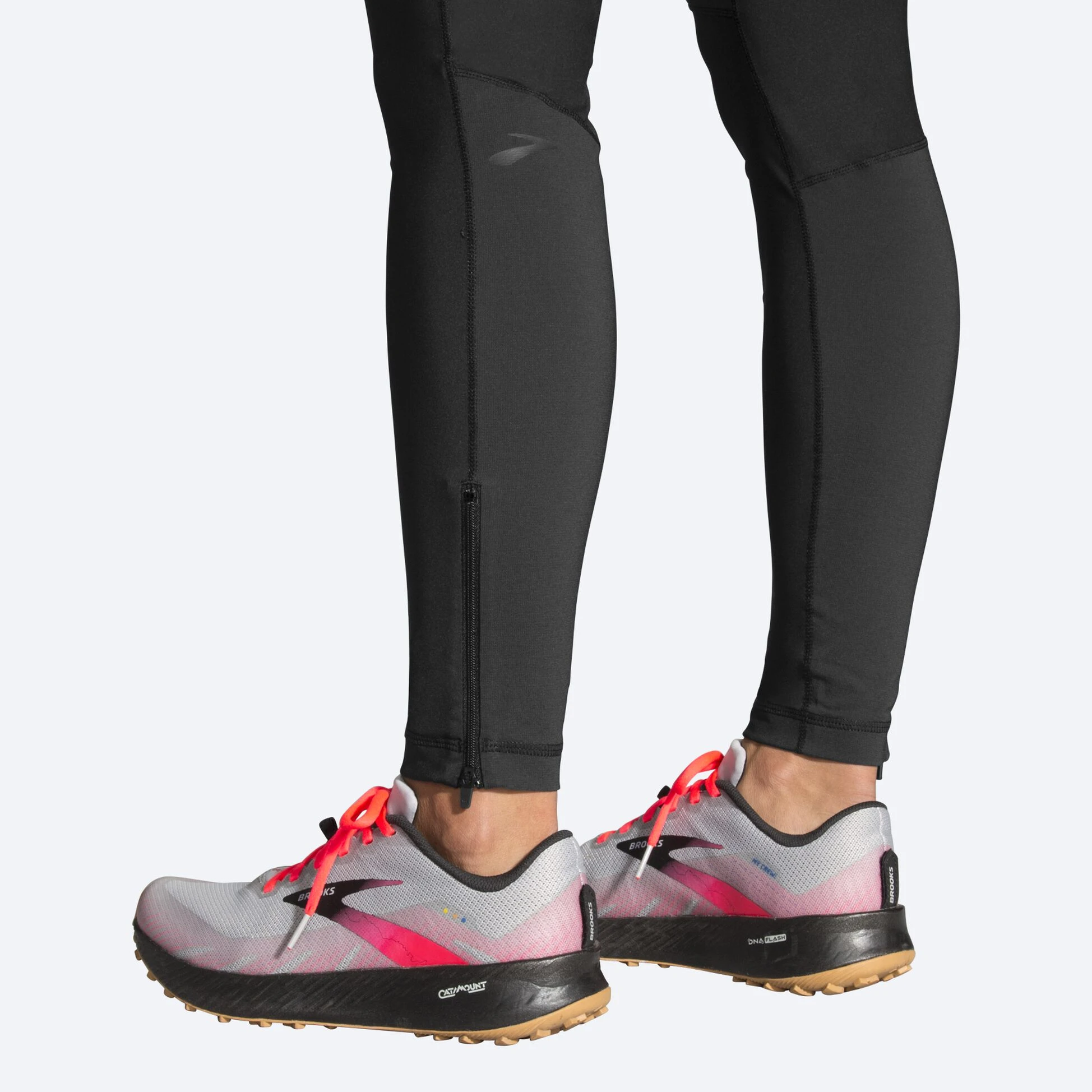 Brooks Switch Hybrid Tight - Image 8