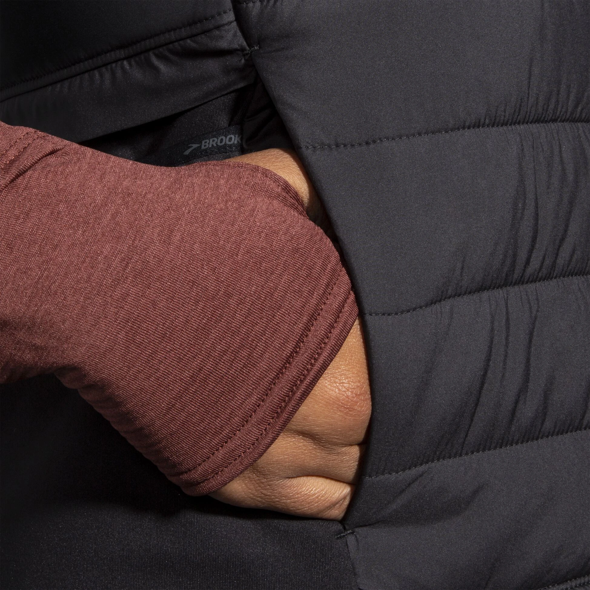 Brooks Shield Hybrid Vest 2.0 001 - Black - Image 8