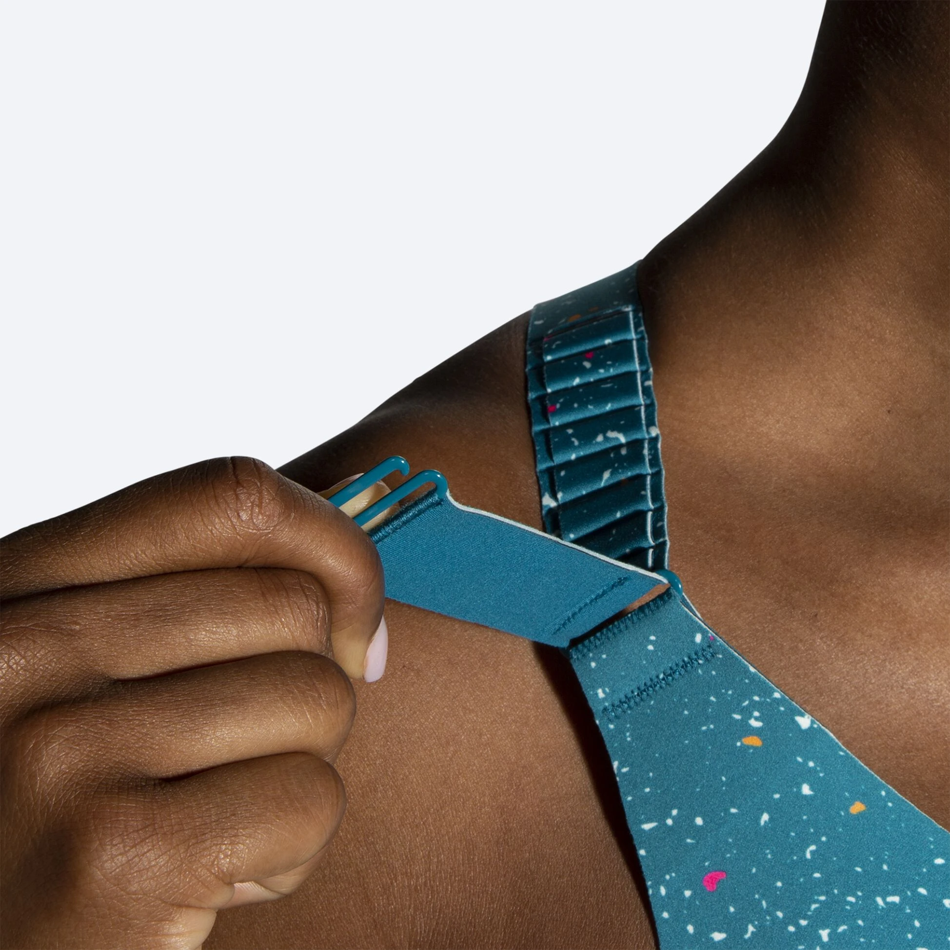 Brooks Dare Racerback Run Bra 2.0 464 - Lagoon Speckle Print - Image 8